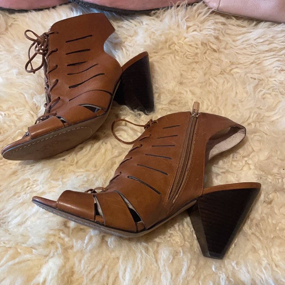 Vince Camuto brown leather gladiator sandals